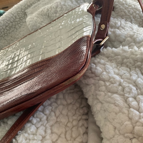 Brahmin leather tan and ivory crossbody. - Picture 14 of 14